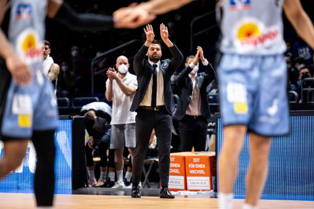 高效的中场 高效的中场